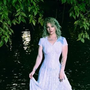 💚 Vintage White Lace Gown 💚